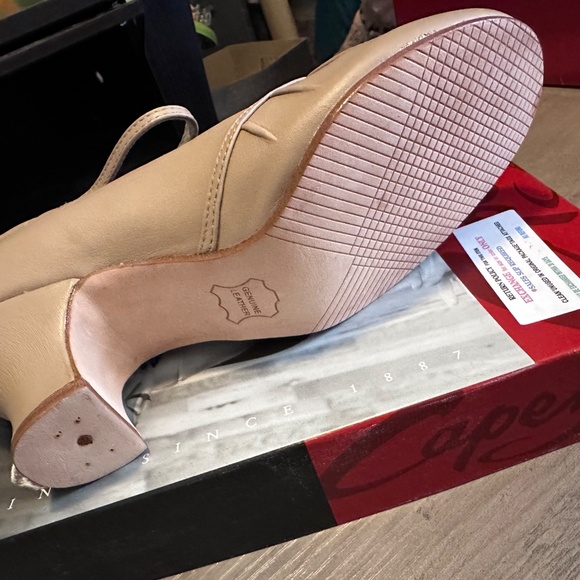Capezio Radiant Leather Character Shoe -CG095 -Size 7.5M - Carmel NEW - Picture 3 of 3
